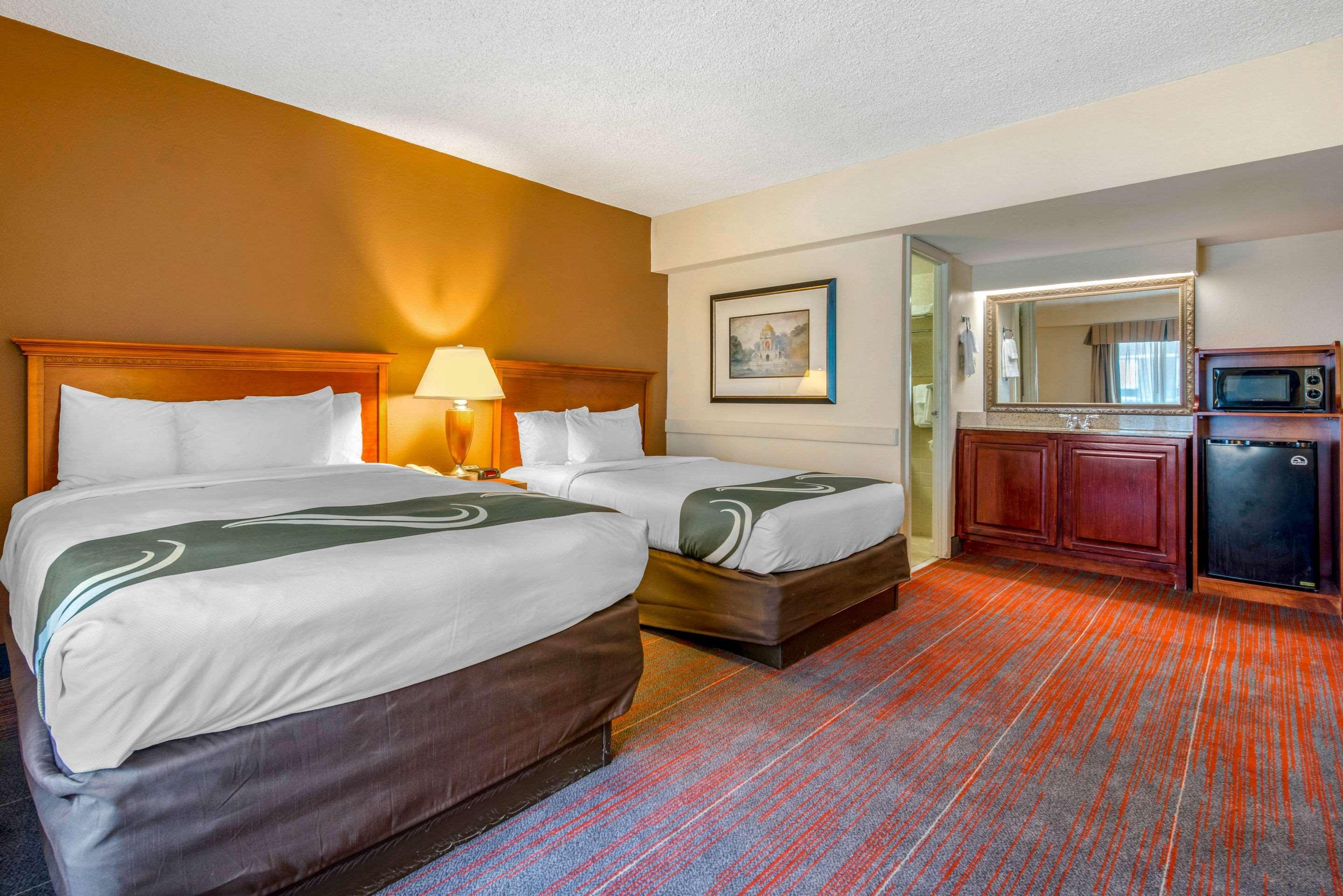 Quality Inn Savannah Historic District Экстерьер фото