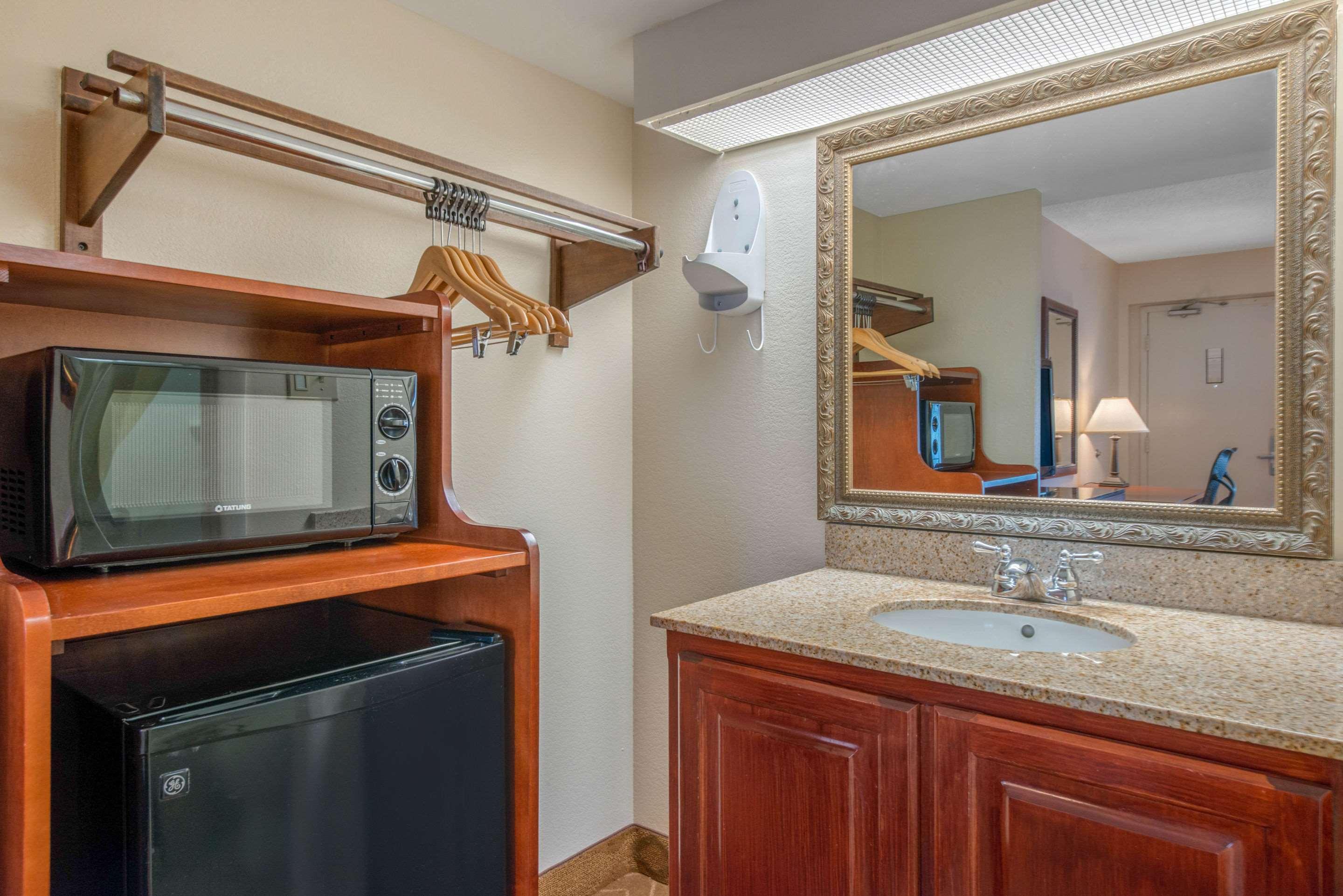 Quality Inn Savannah Historic District Экстерьер фото