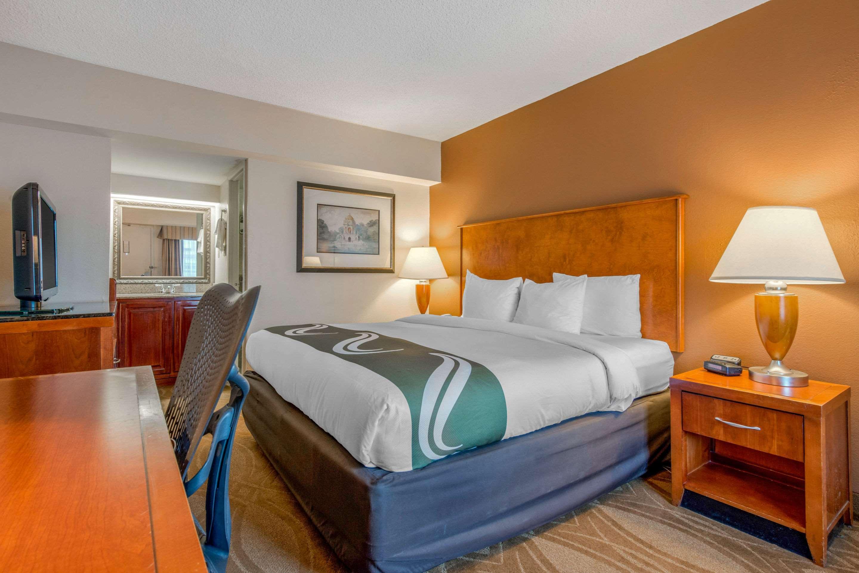 Quality Inn Savannah Historic District Экстерьер фото