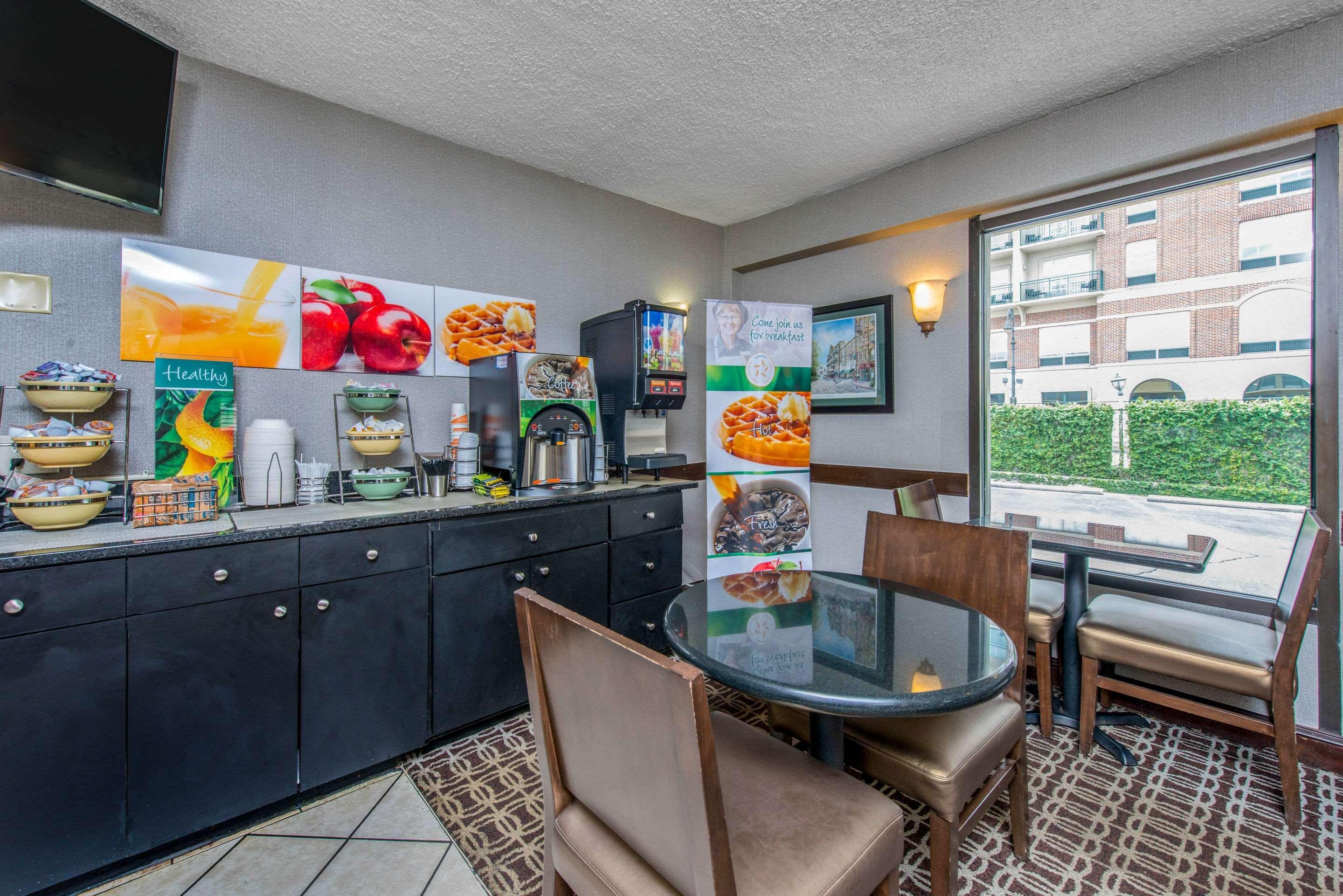 Quality Inn Savannah Historic District Экстерьер фото