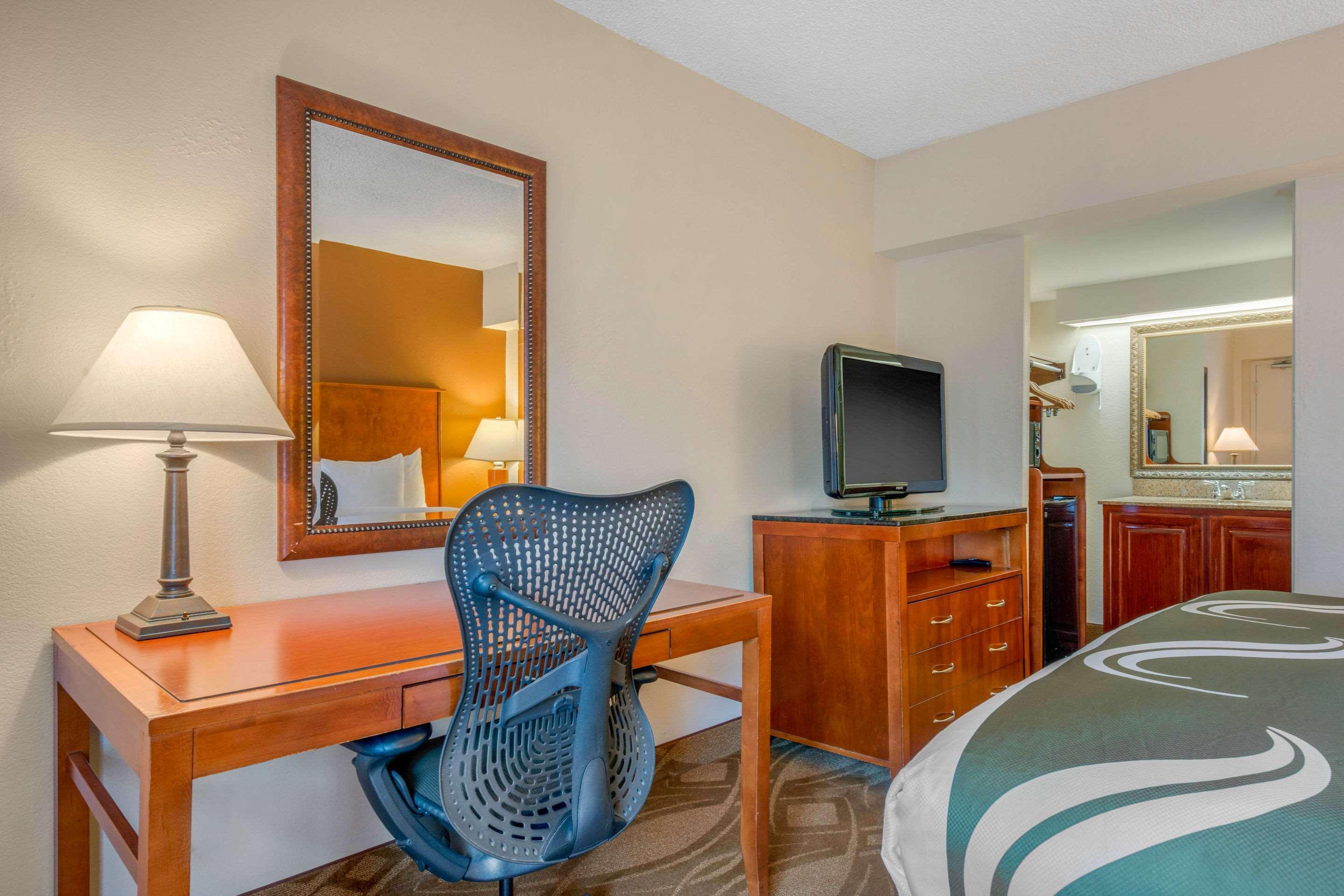 Quality Inn Savannah Historic District Экстерьер фото