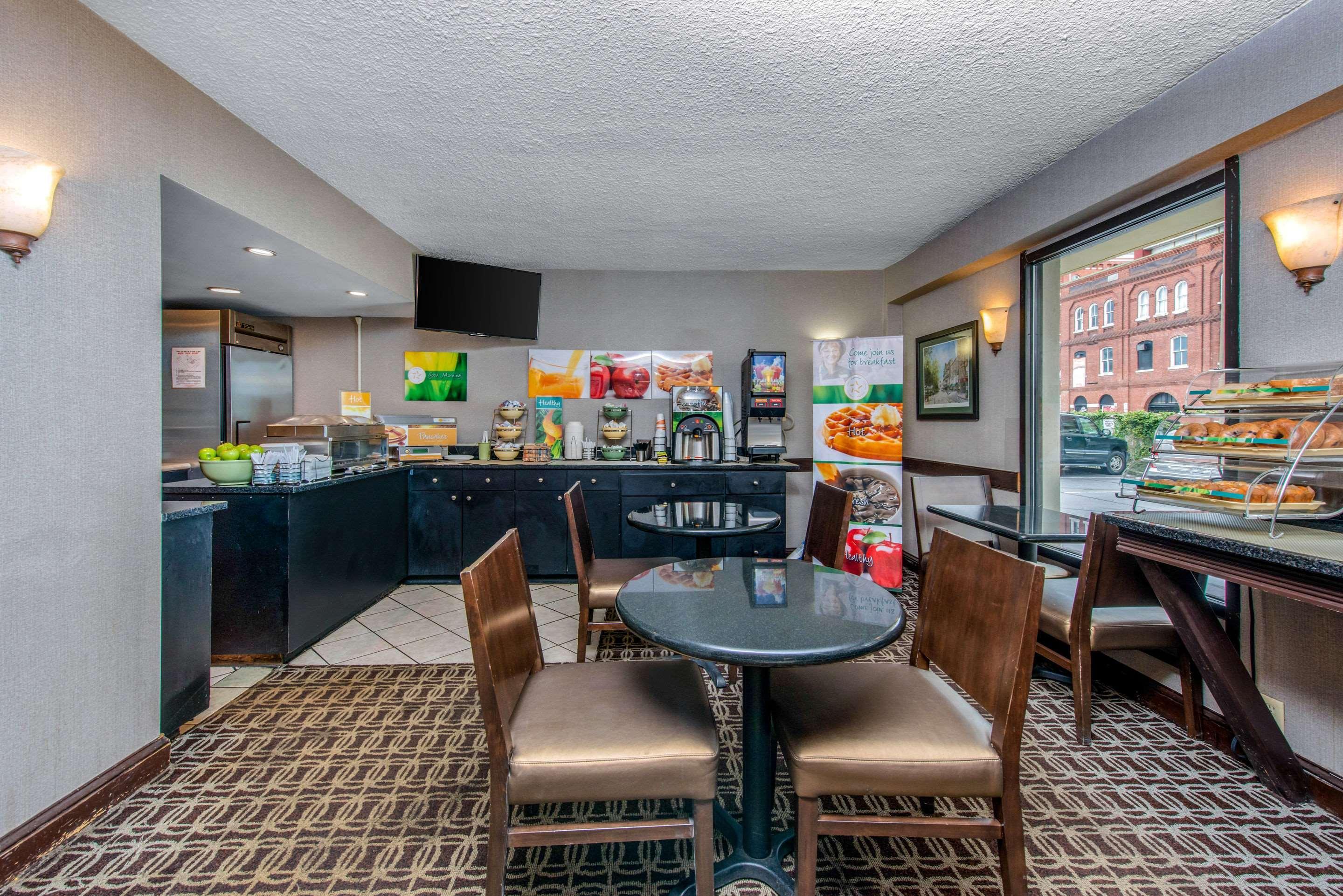 Quality Inn Savannah Historic District Экстерьер фото