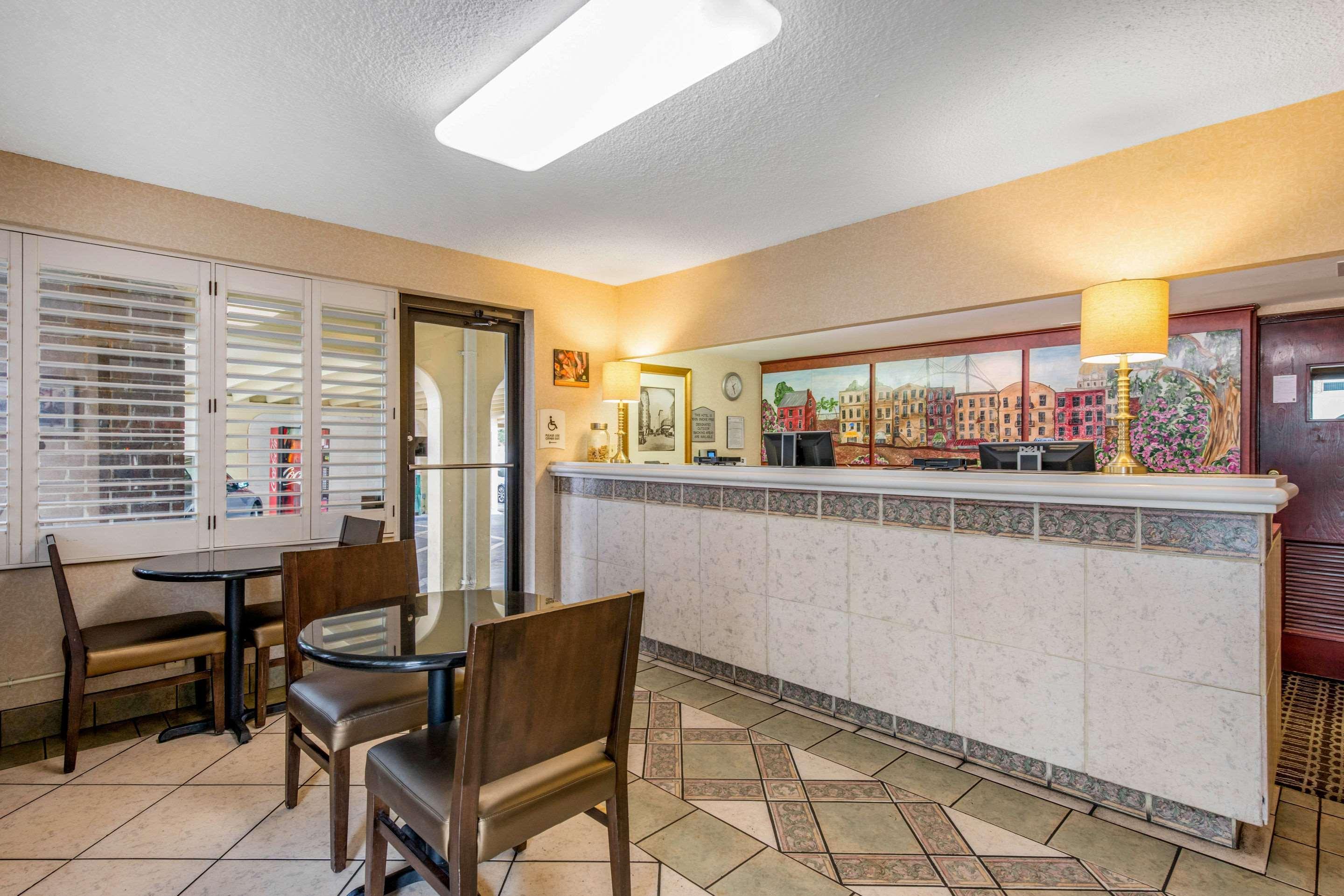 Quality Inn Savannah Historic District Экстерьер фото