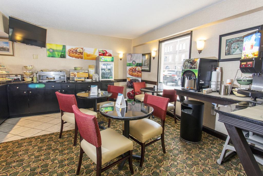 Quality Inn Savannah Historic District Экстерьер фото