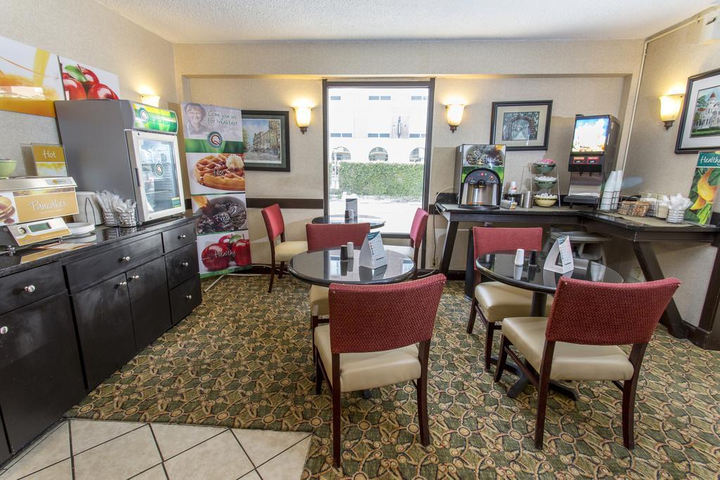 Quality Inn Savannah Historic District Экстерьер фото