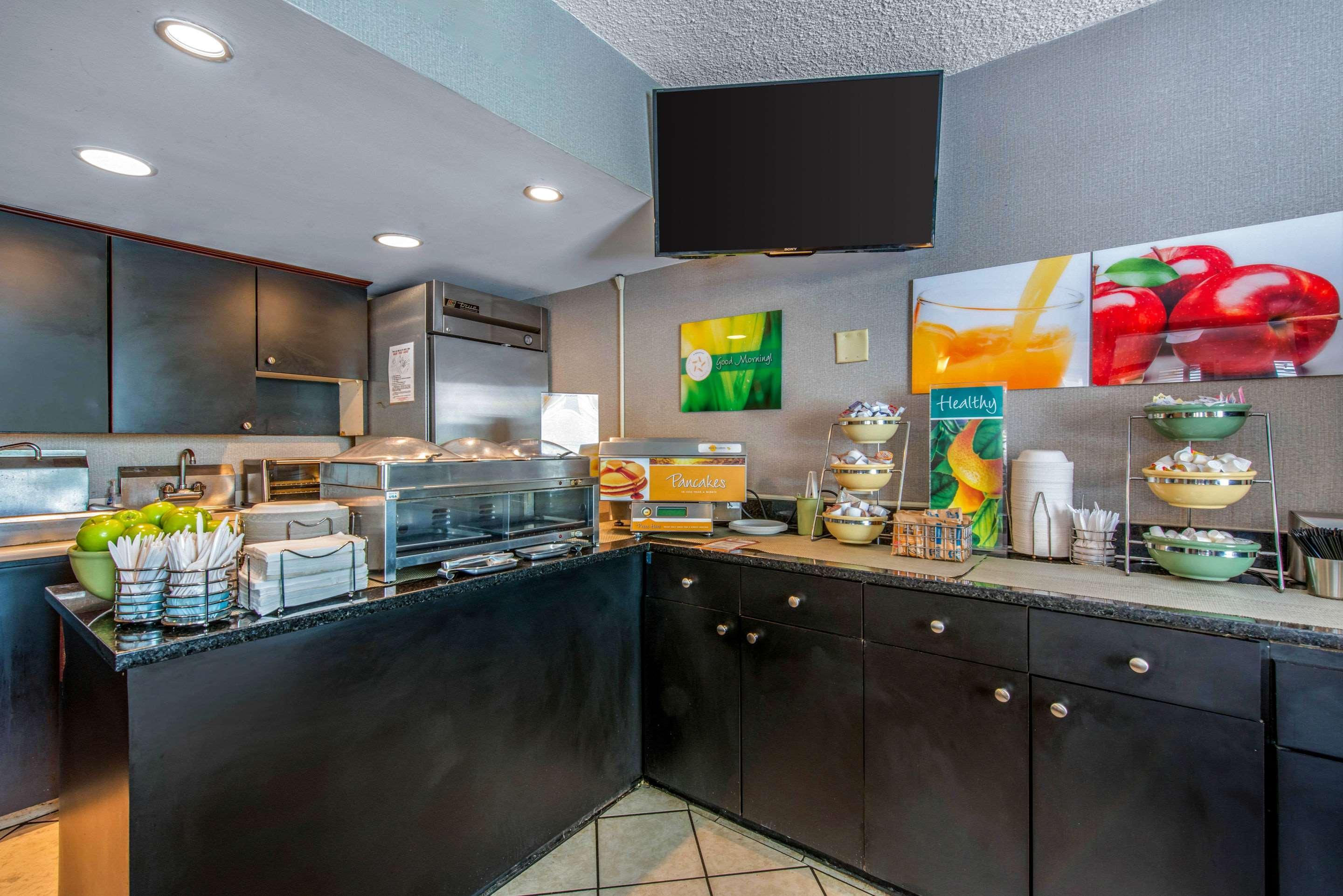 Quality Inn Savannah Historic District Экстерьер фото