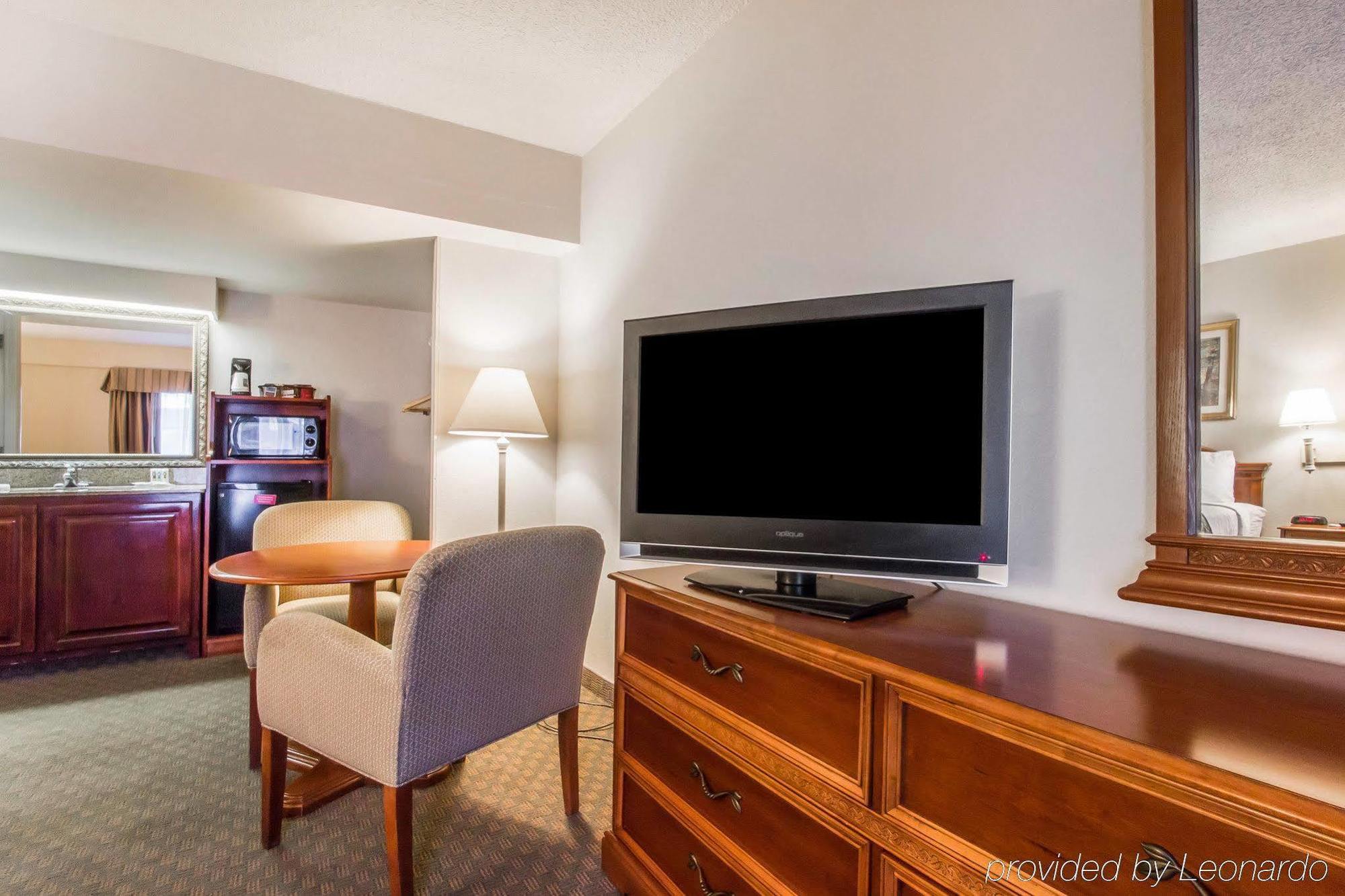 Quality Inn Savannah Historic District Экстерьер фото