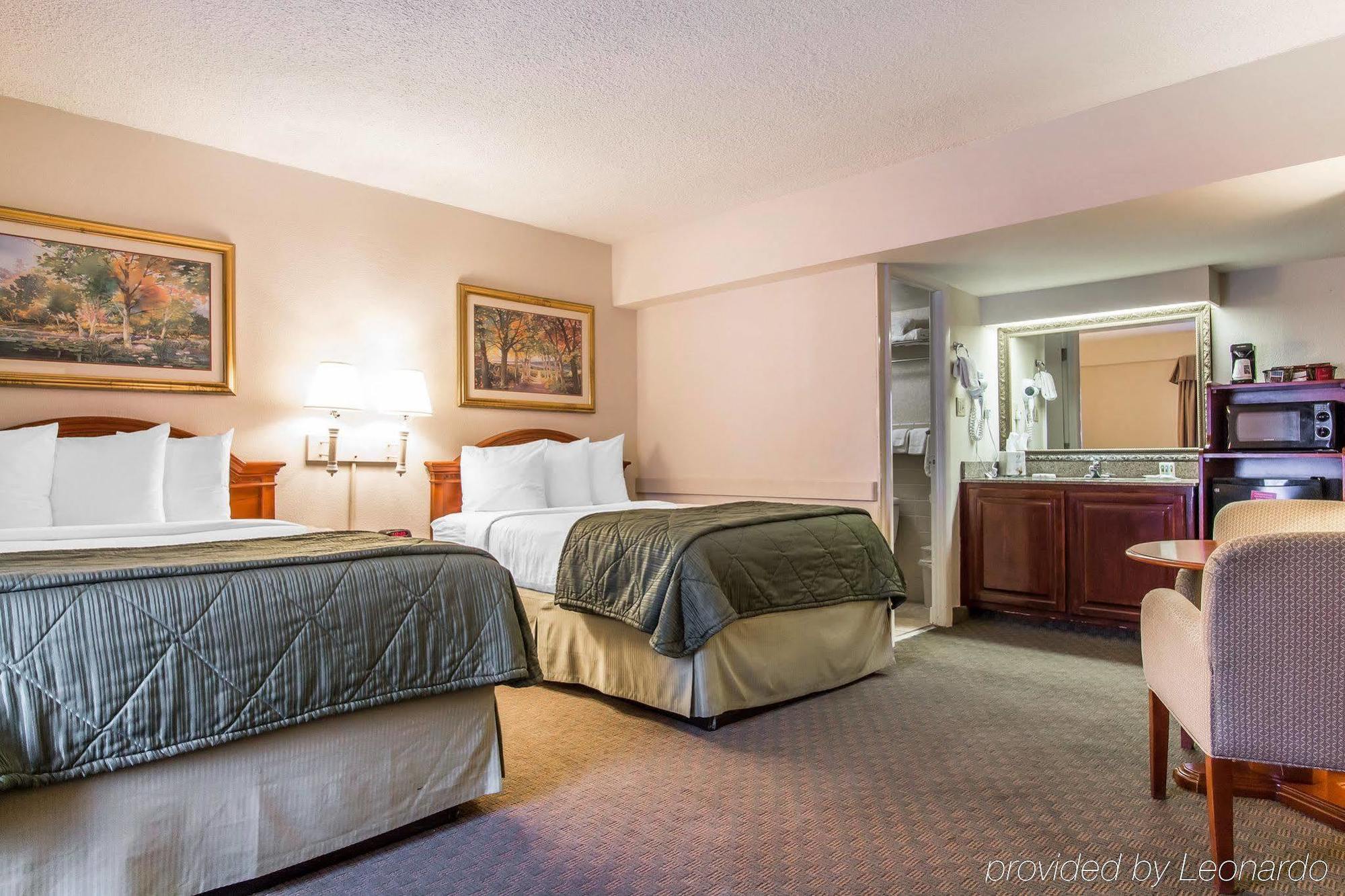 Quality Inn Savannah Historic District Экстерьер фото