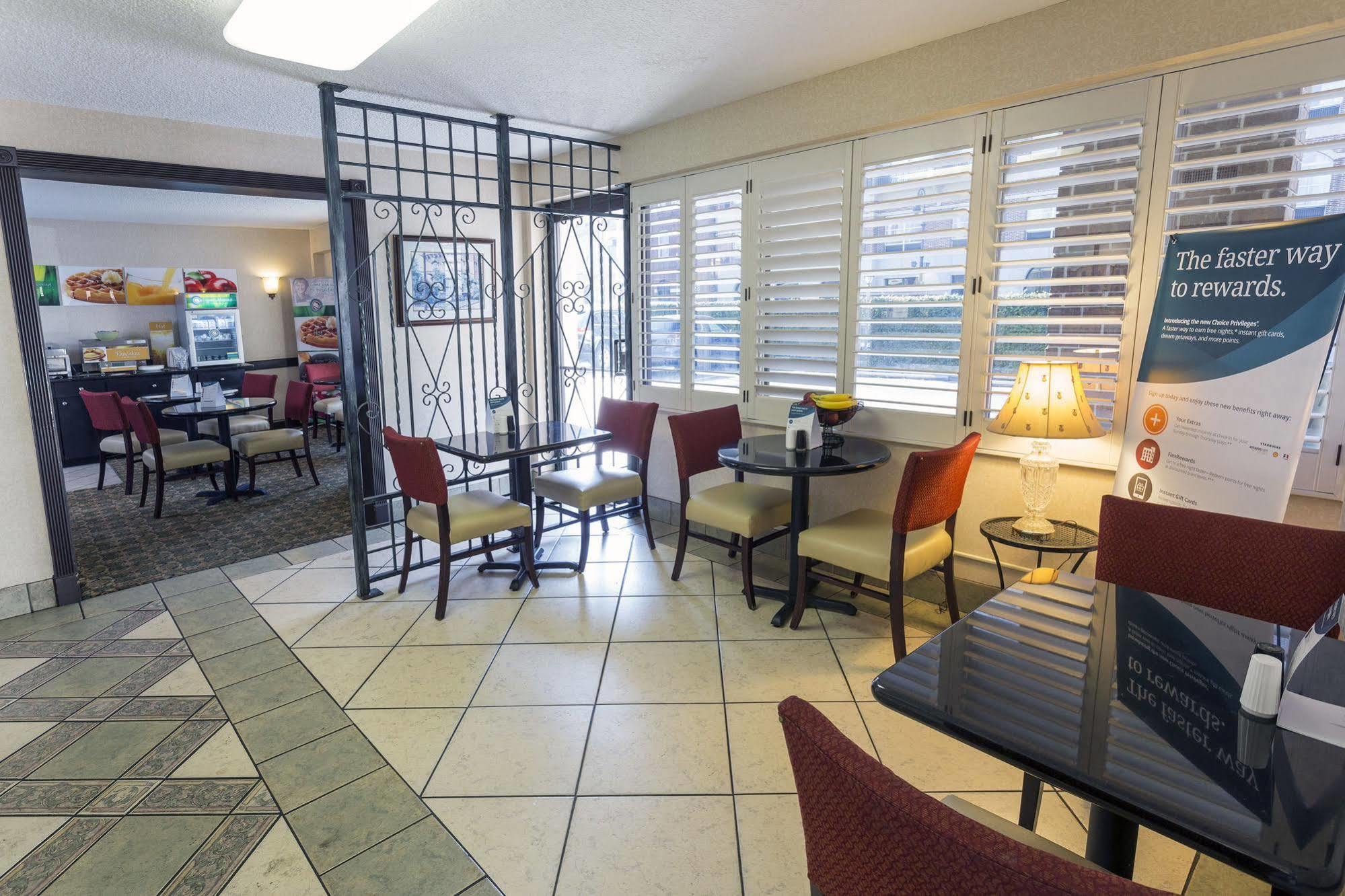 Quality Inn Savannah Historic District Экстерьер фото