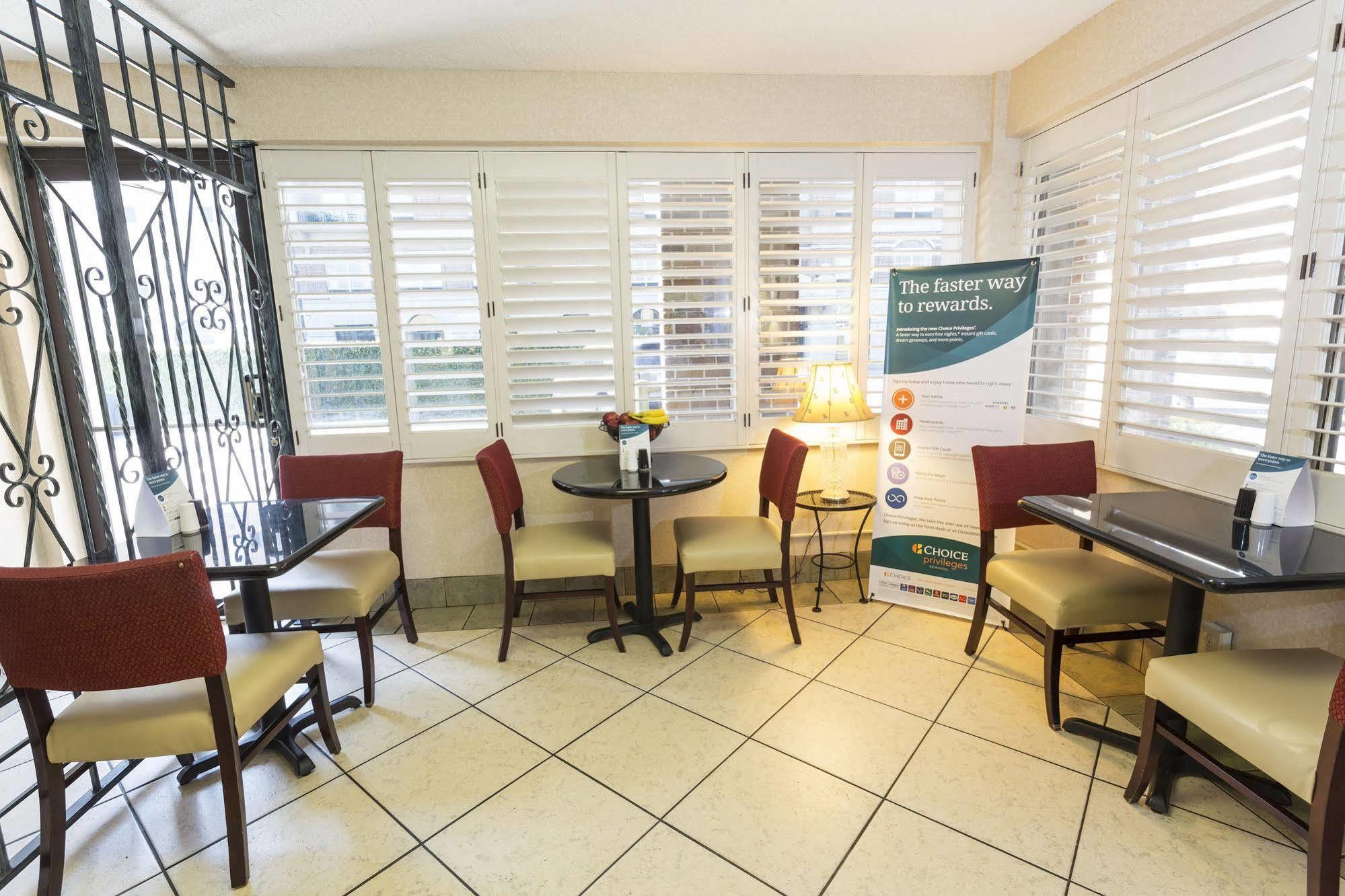 Quality Inn Savannah Historic District Экстерьер фото