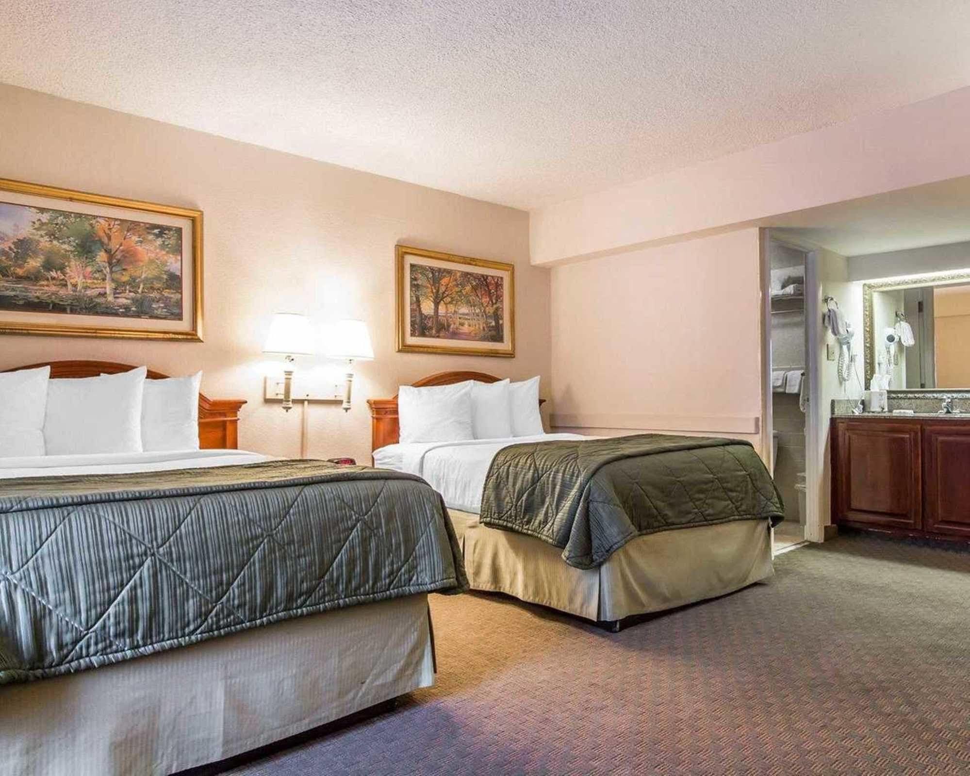 Quality Inn Savannah Historic District Экстерьер фото