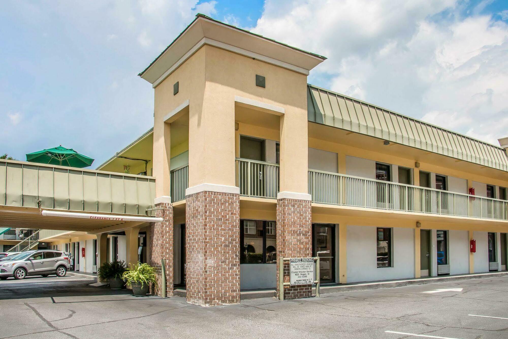 Quality Inn Savannah Historic District Экстерьер фото