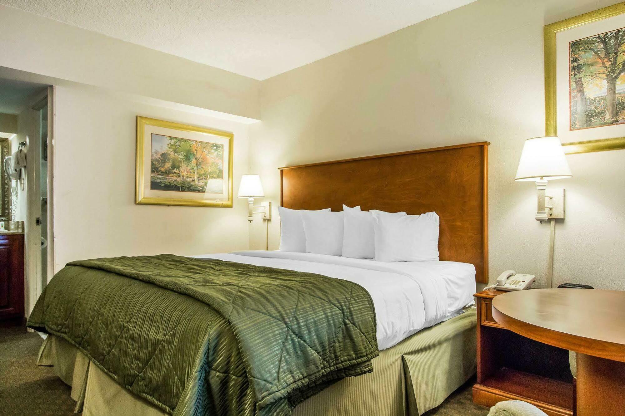 Quality Inn Savannah Historic District Экстерьер фото